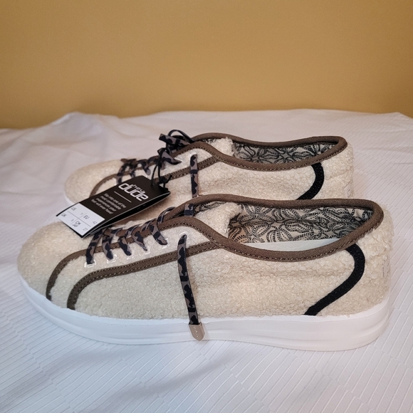 NWT Hey Dude Karina Sherpa Marshmallow Leo Sneakers sz 11 - Picture 9 of 9